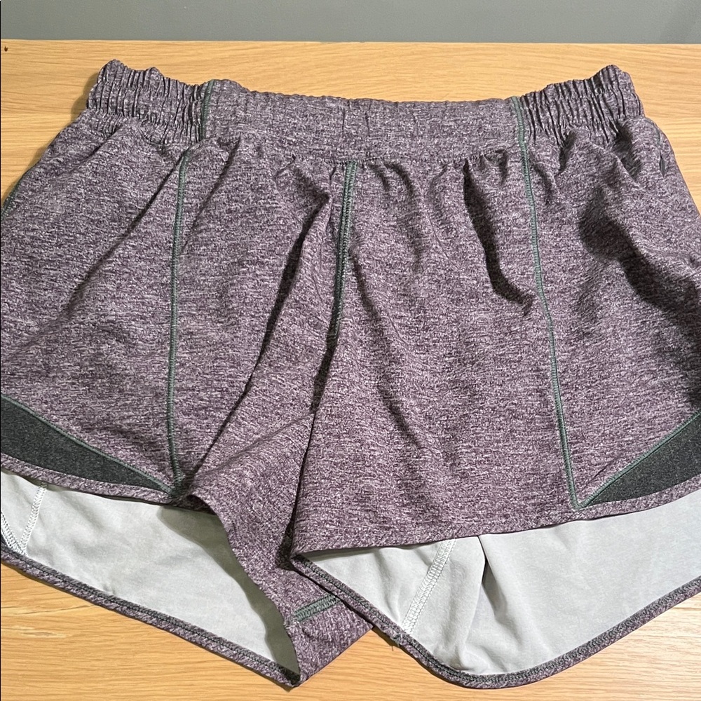 Lululemon Hotty Hot Short II *Long 4"  size 8Tall - Picture 4 of 6